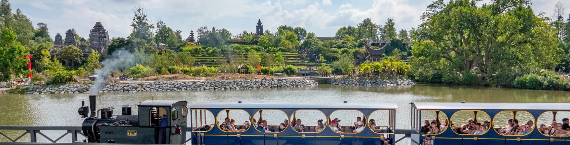 Vue des attraction du zoo de Pairi Daiza