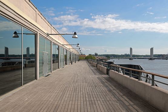 Terrasse du Hangar 14 à Bordeaux