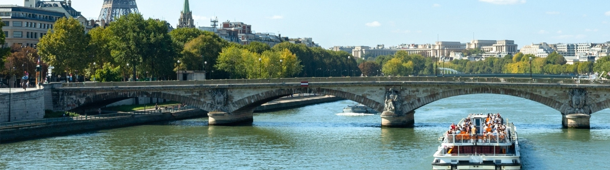 Vue de la Tour Eiffel et de la Seine à Paris