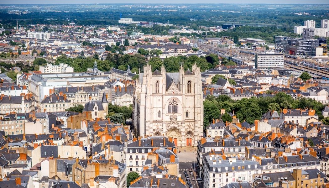 Vue panoramique de Nantes avec la cathédrale Saint-Pierre-et-Saint-Paul