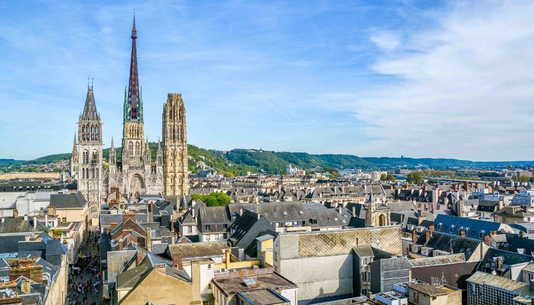 Vue panoramique de Rouen avec sa cathédrale et son centre historique