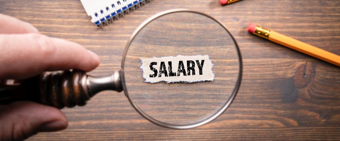 Une loupe détaillant le mot Salary