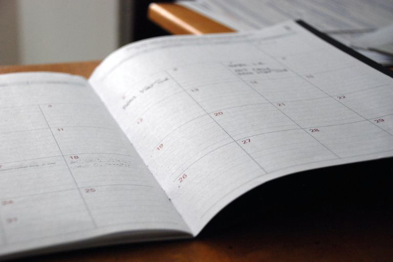 Un agenda ouvert au milieu