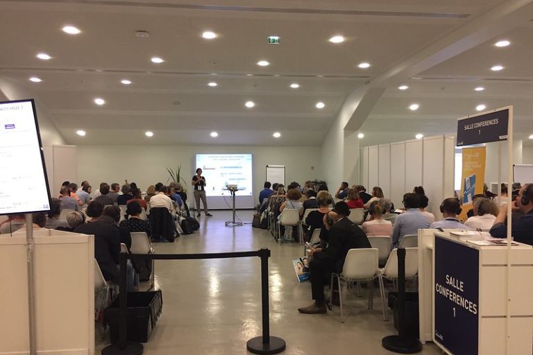768 X 512 page visiter un salon conference