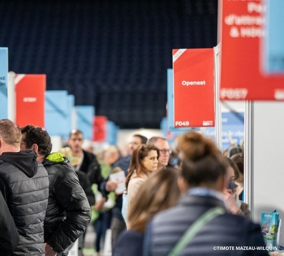 Allée du salon SolutionsCSE Paris à la Défense Arena