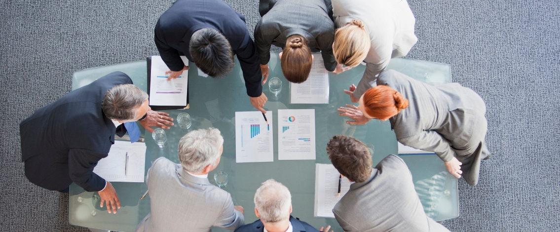 article magcse solutionscse Etude DARES plusieurs personnes autour d'un document